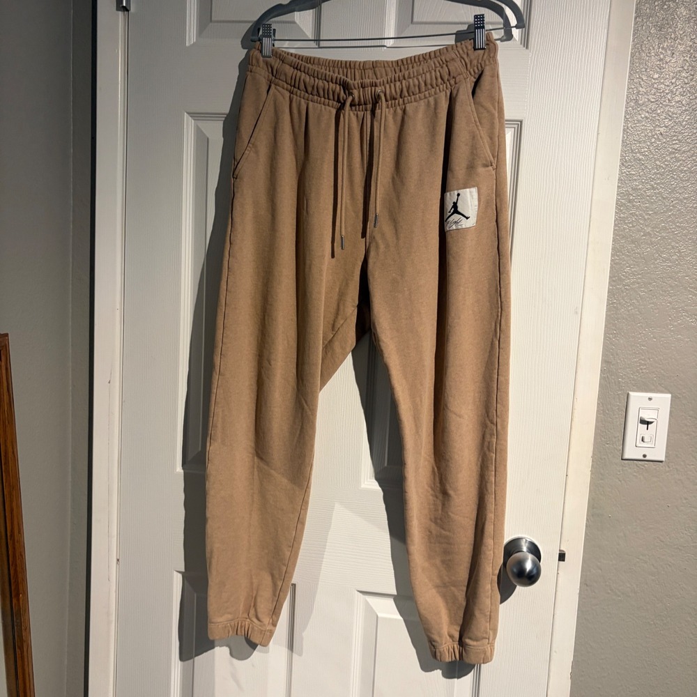 Jordan Essentials Flight Fleece Sweatpants Tan Brown Mens Size Medium Joggers